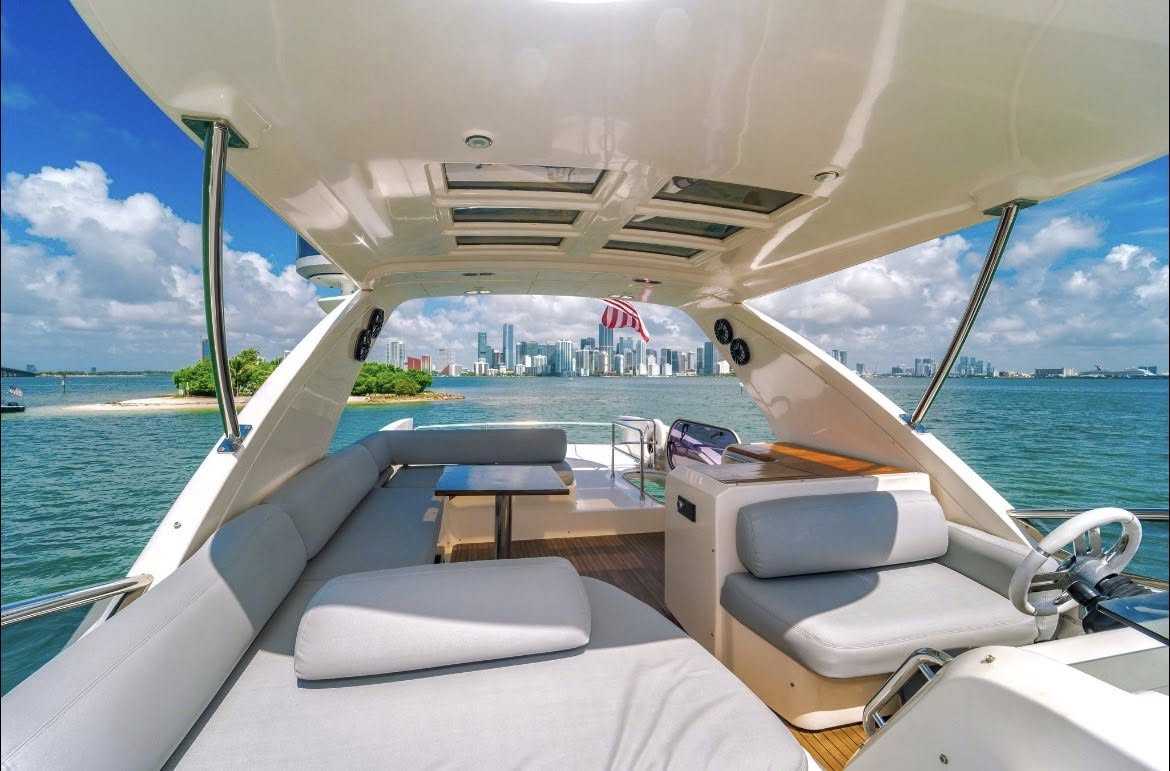 2018 Azimut Flybridge 5