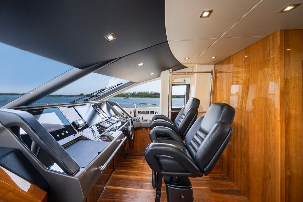 2015 Sunseeker 28M 12