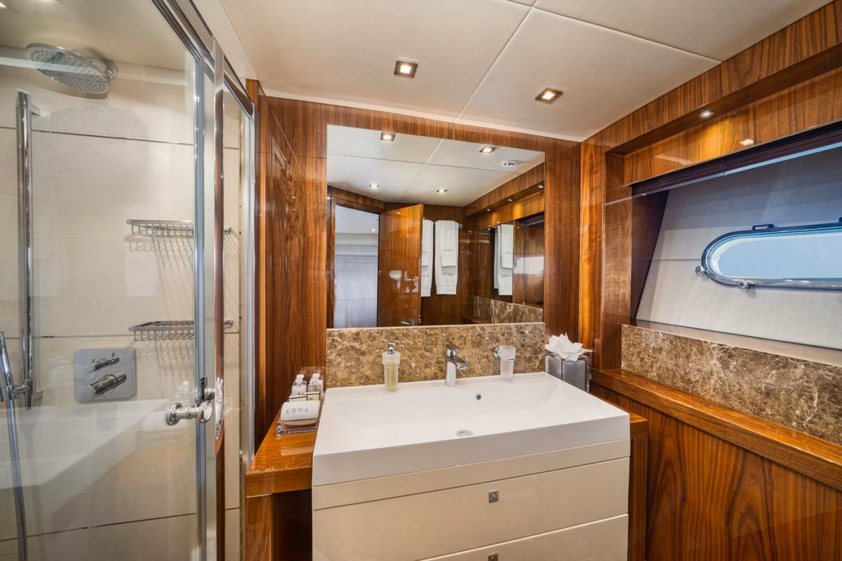 2015 Sunseeker 28M 18
