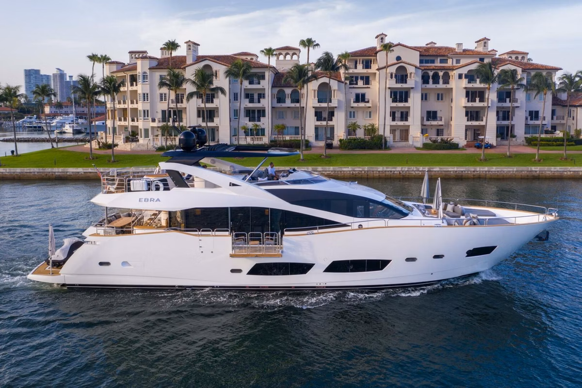 2015 Sunseeker 28M 21