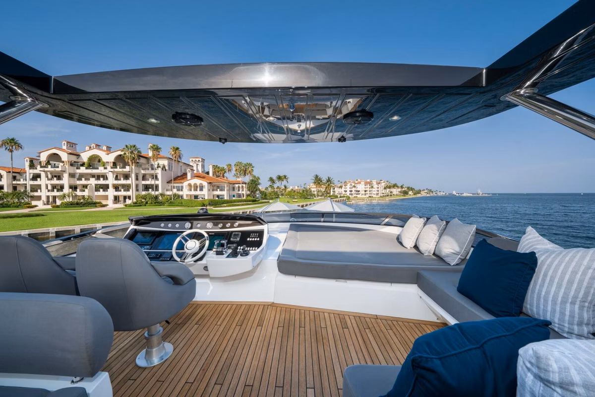 2015 Sunseeker 28M 25