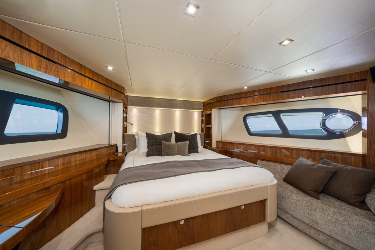 2015 Sunseeker 28M 30