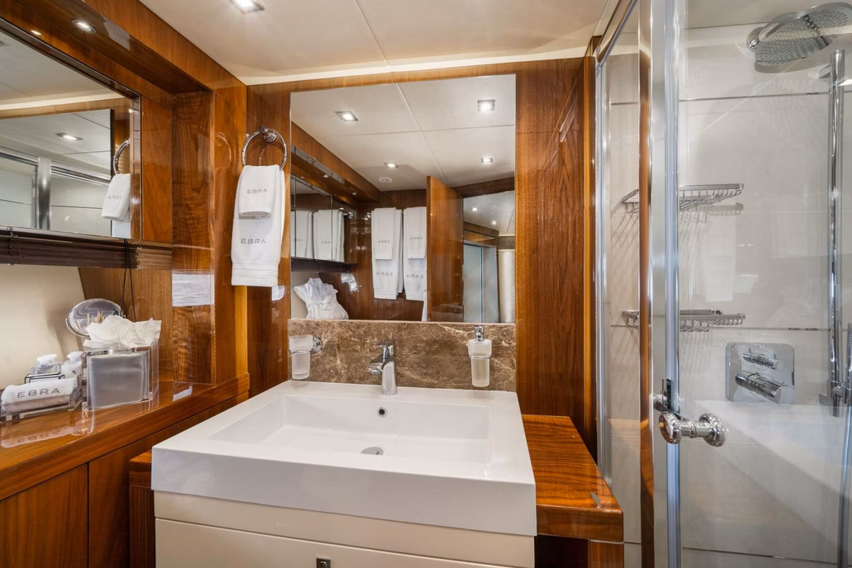 2015 Sunseeker 28M 32